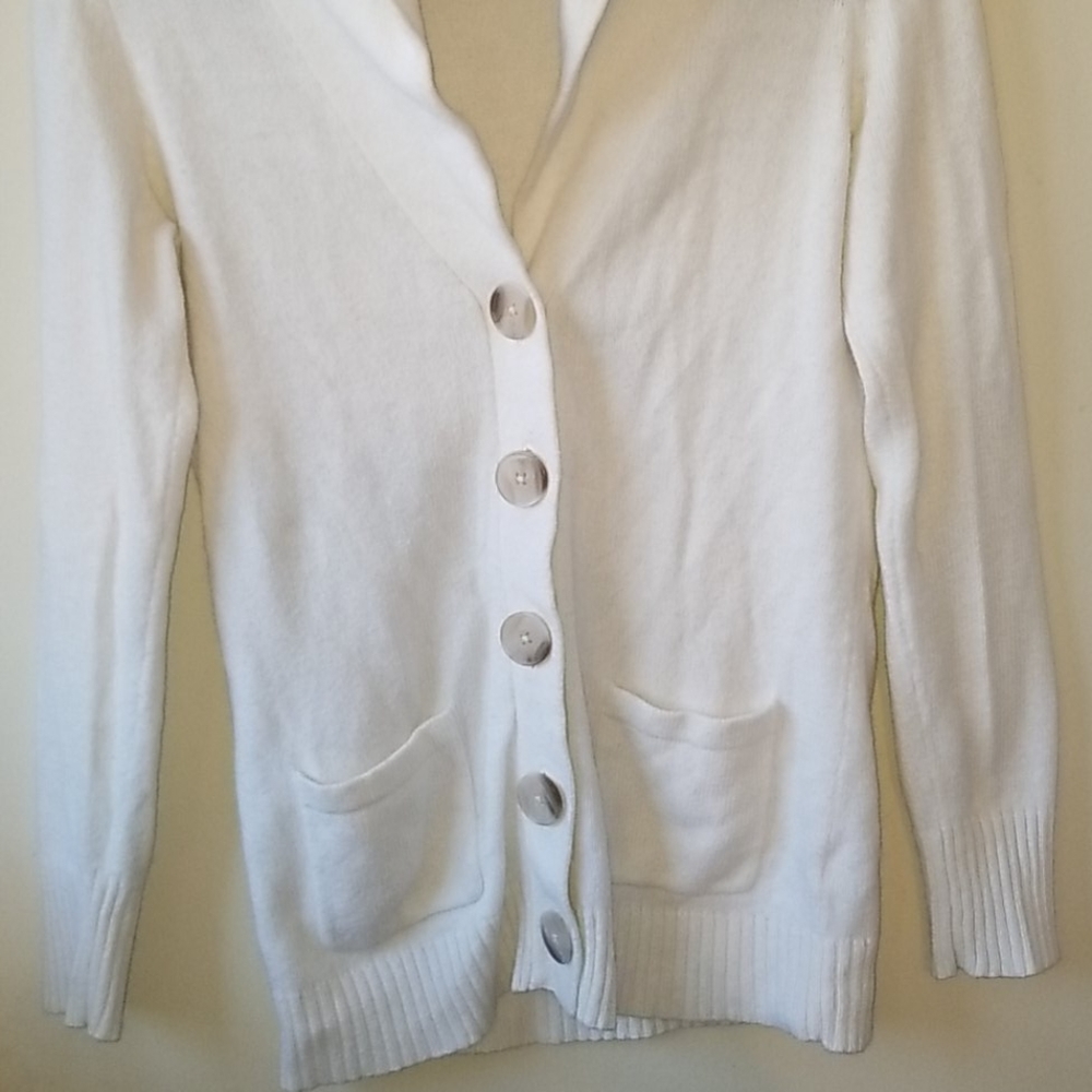 Buttoned sweater - Picture 3 of 8